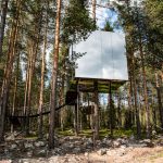 Picture of the Mirrorcube tree house which is part of the Treehotel in Harads/Sweden
